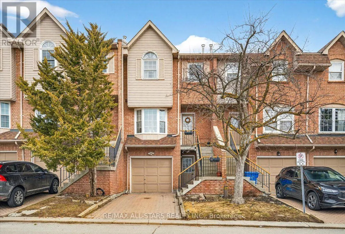 3 - 119 SPRING ROAD
