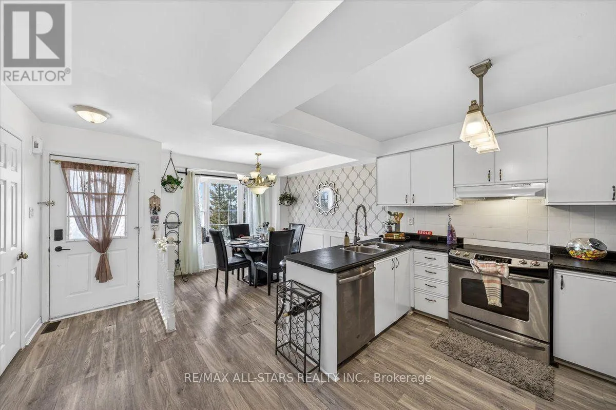 3 - 119 SPRING ROAD