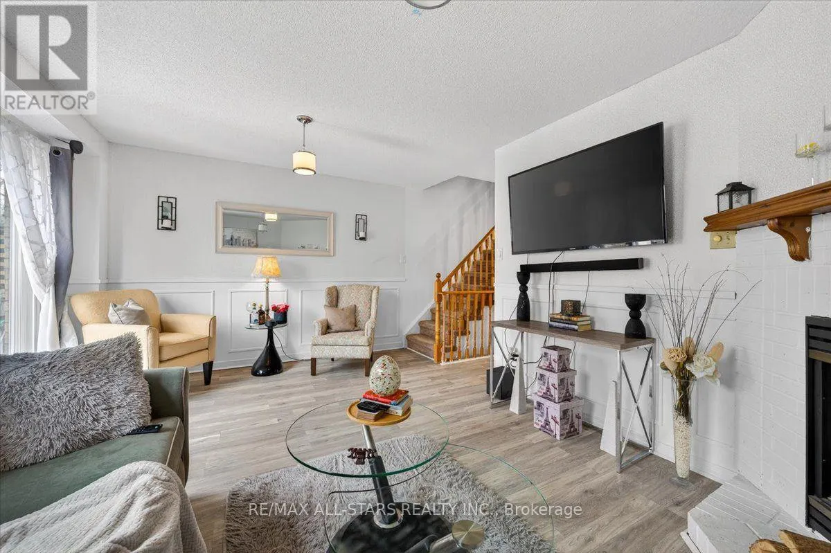 3 - 119 SPRING ROAD
