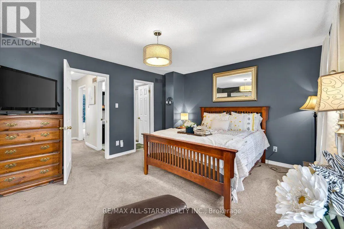 3 - 119 SPRING ROAD