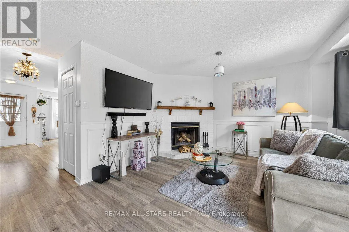 3 - 119 SPRING ROAD