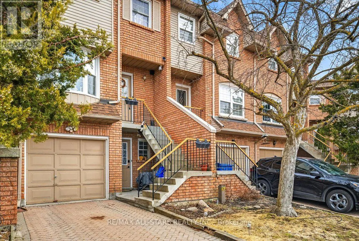 3 - 119 SPRING ROAD