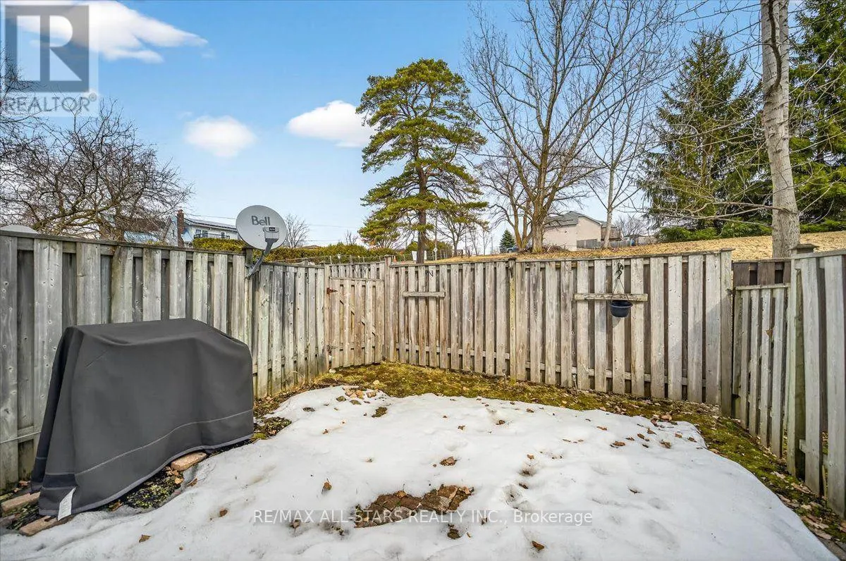 3 - 119 SPRING ROAD
