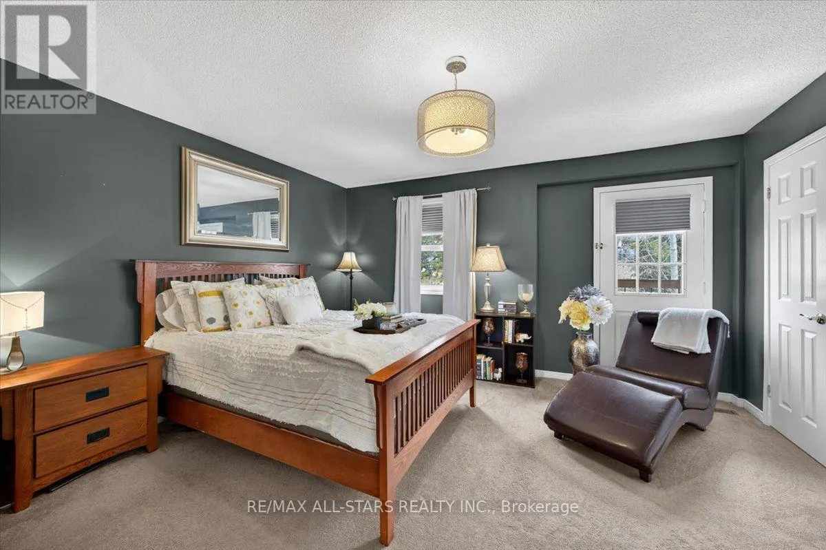 3 - 119 SPRING ROAD