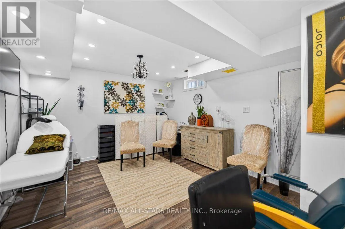 3 - 119 SPRING ROAD