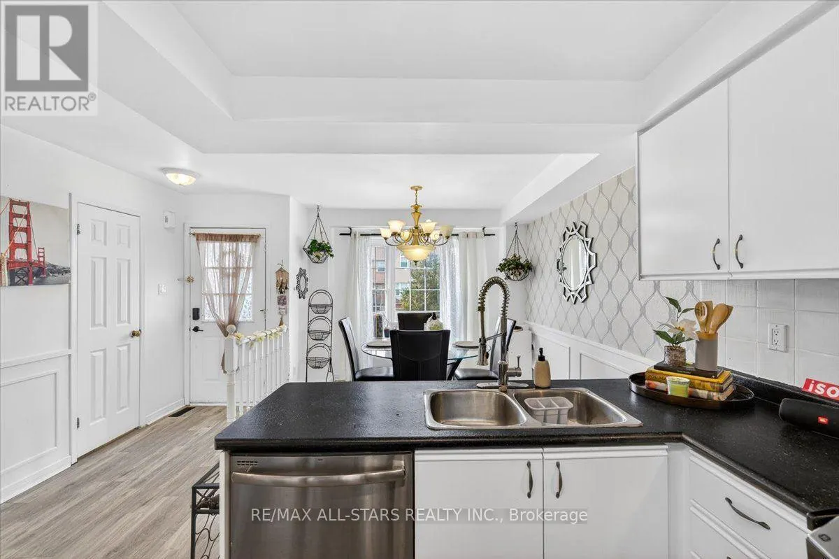 3 - 119 SPRING ROAD