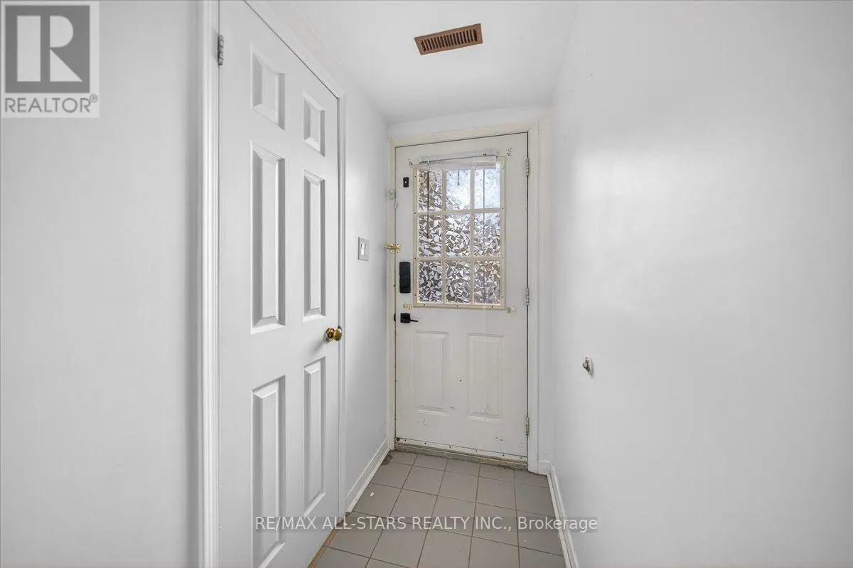 3 - 119 SPRING ROAD