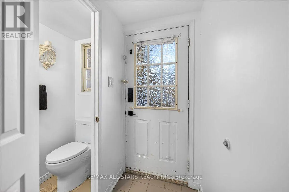 3 - 119 SPRING ROAD