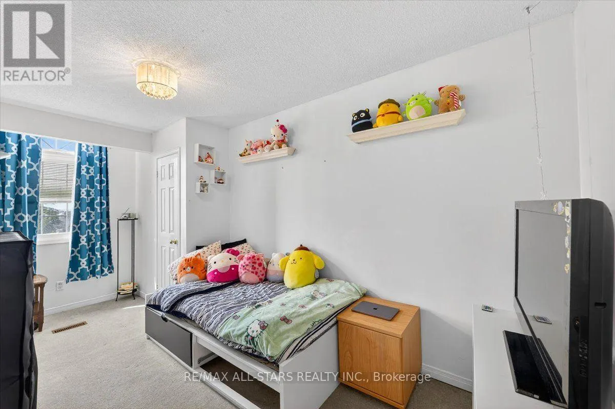 3 - 119 SPRING ROAD