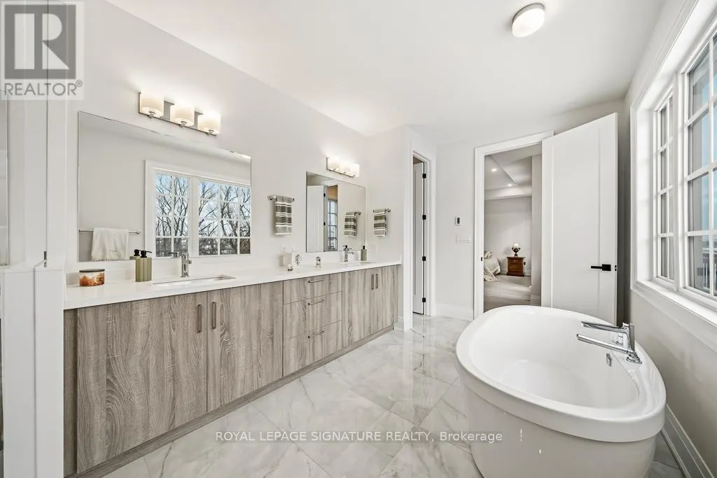16 GIANVITO CRESCENT