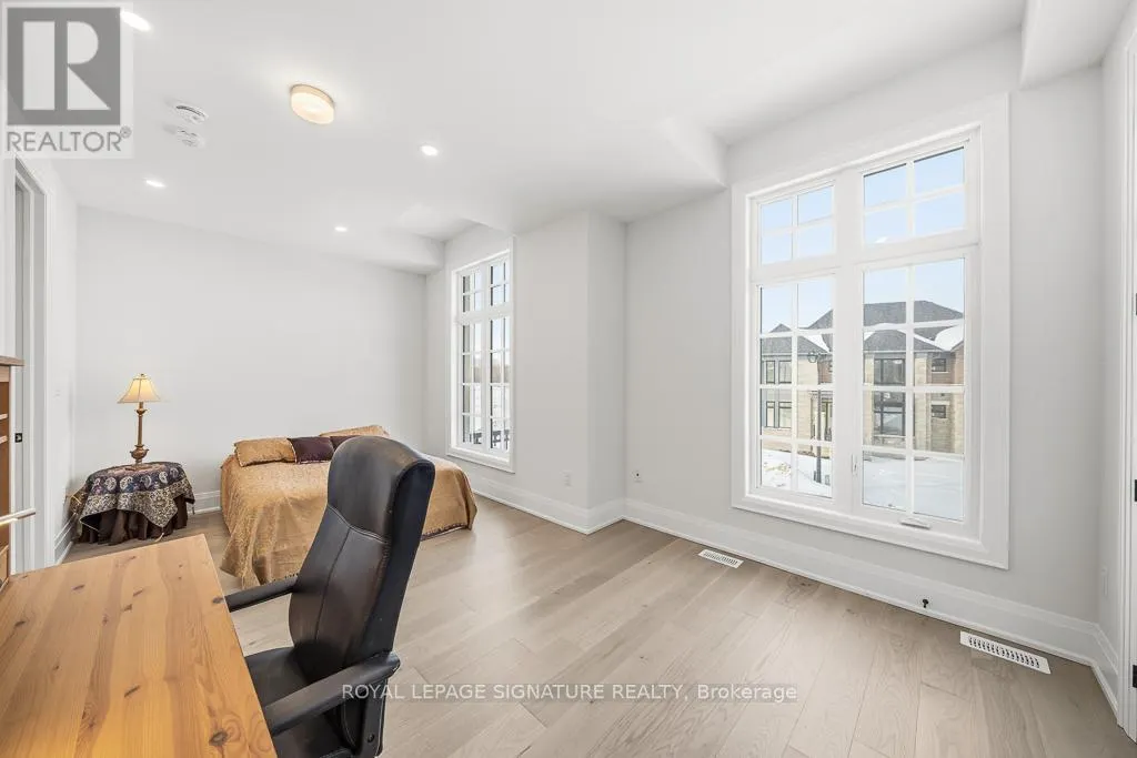 16 GIANVITO CRESCENT