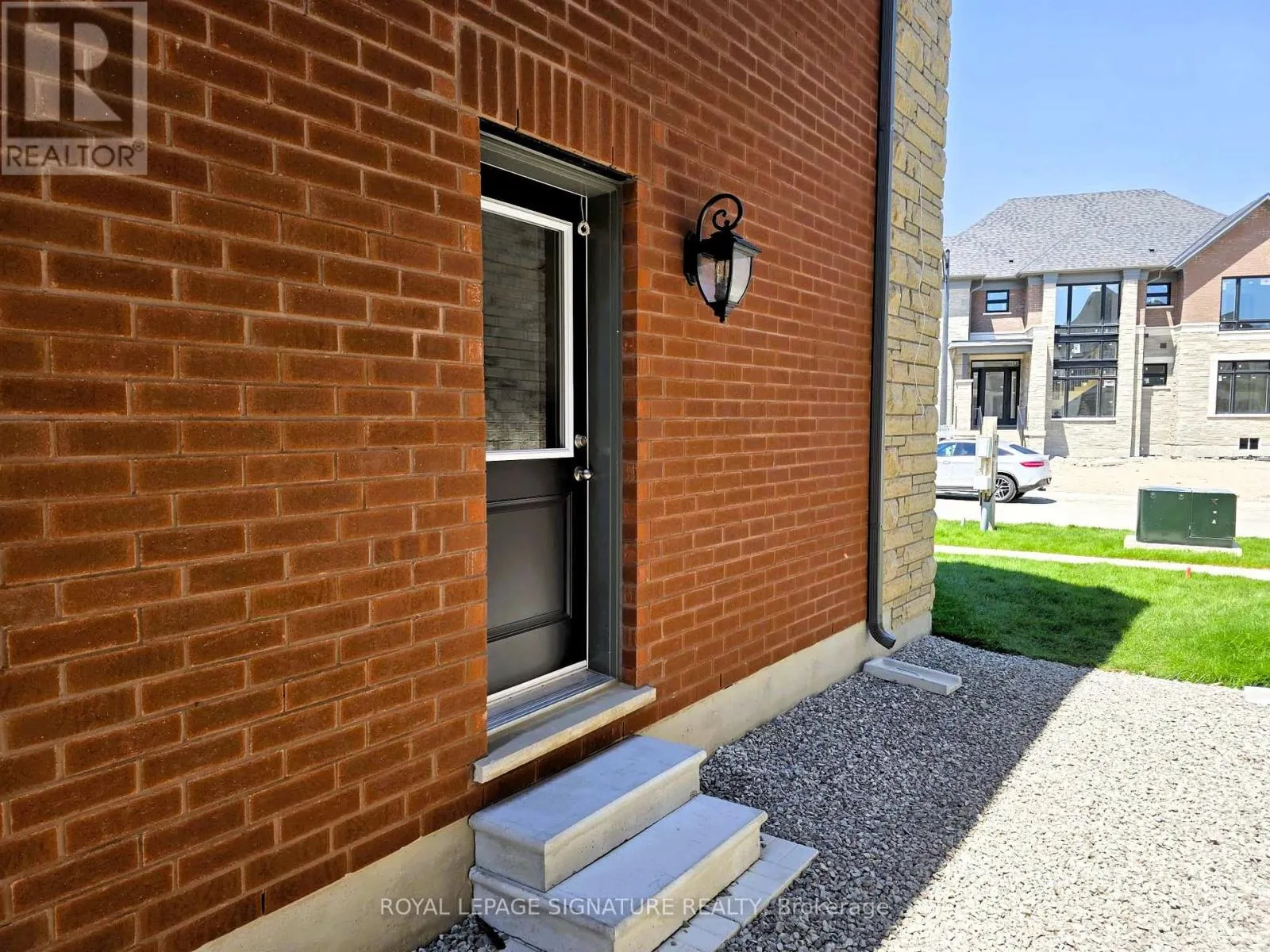 16 GIANVITO CRESCENT