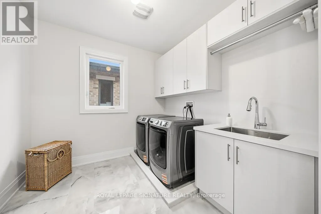 16 GIANVITO CRESCENT