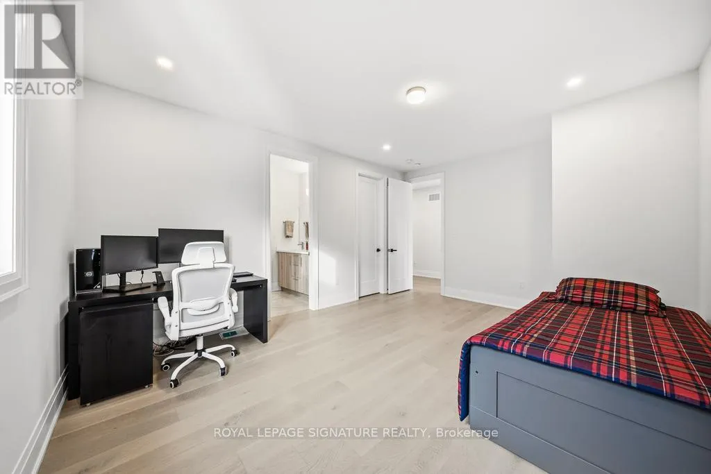 16 GIANVITO CRESCENT