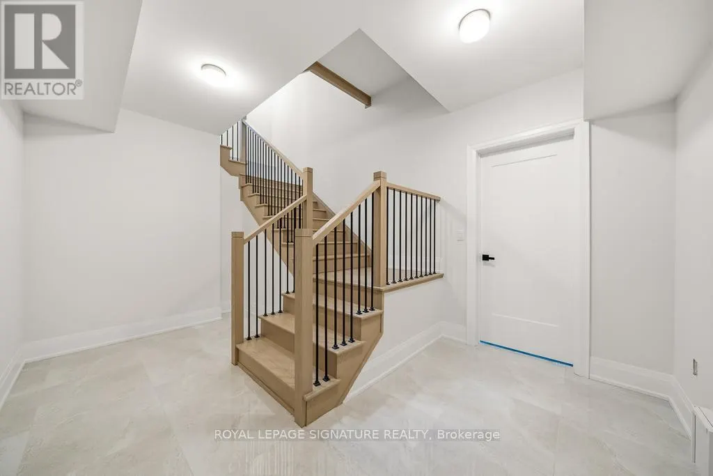 16 GIANVITO CRESCENT