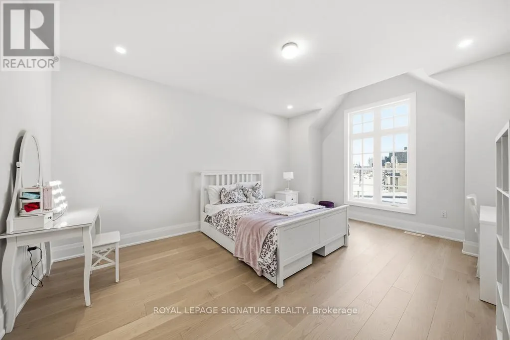 16 GIANVITO CRESCENT