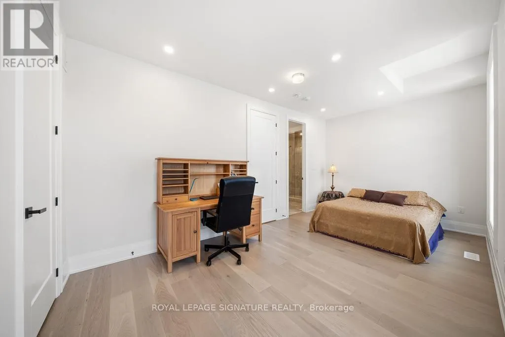 16 GIANVITO CRESCENT