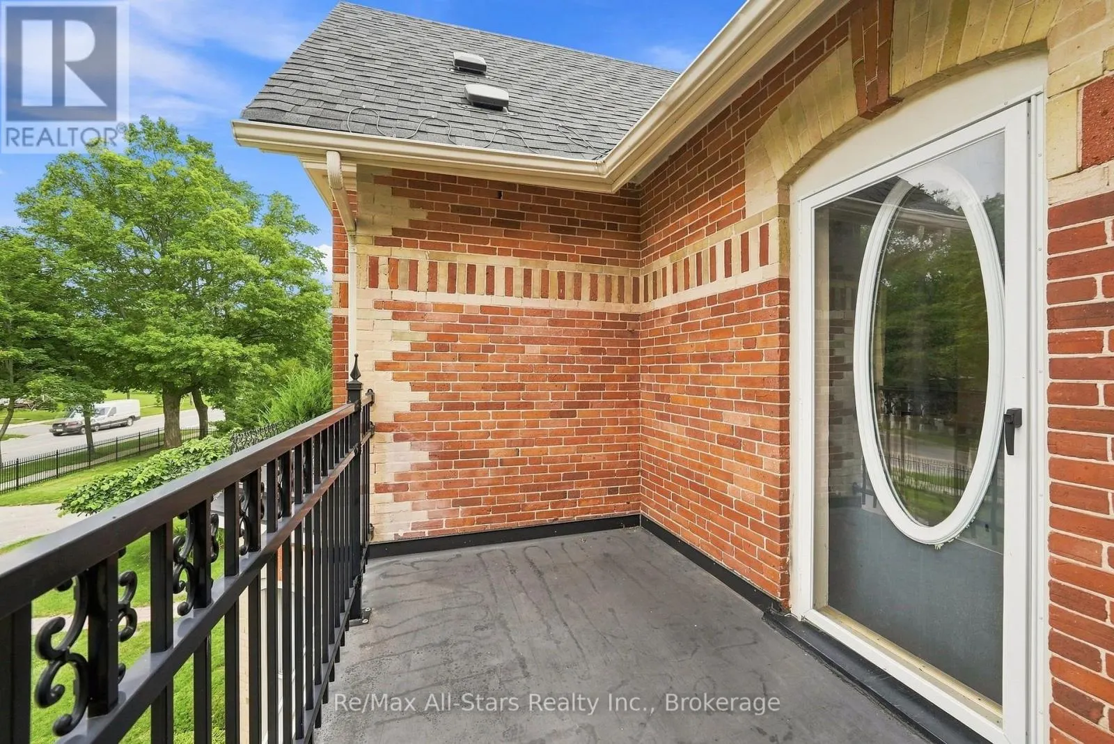 122 CAMERON STREET E