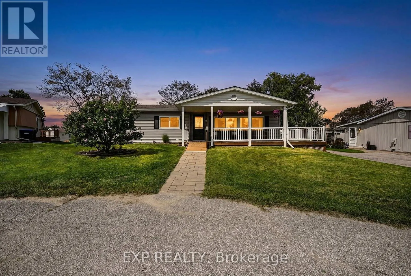4 FAIRBIRCH COURT