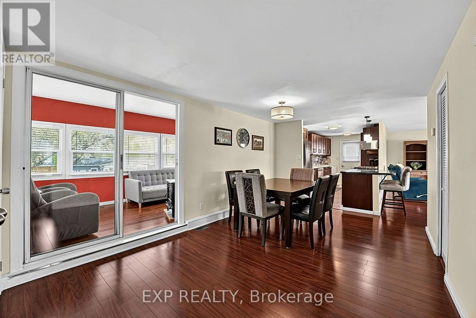 4 FAIRBIRCH COURT