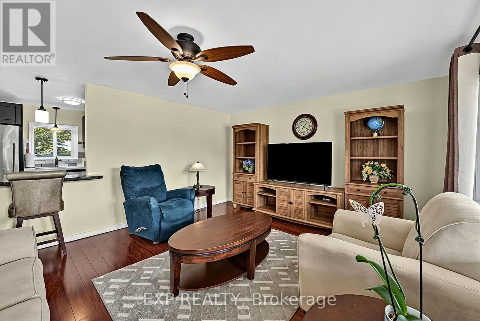 4 FAIRBIRCH COURT