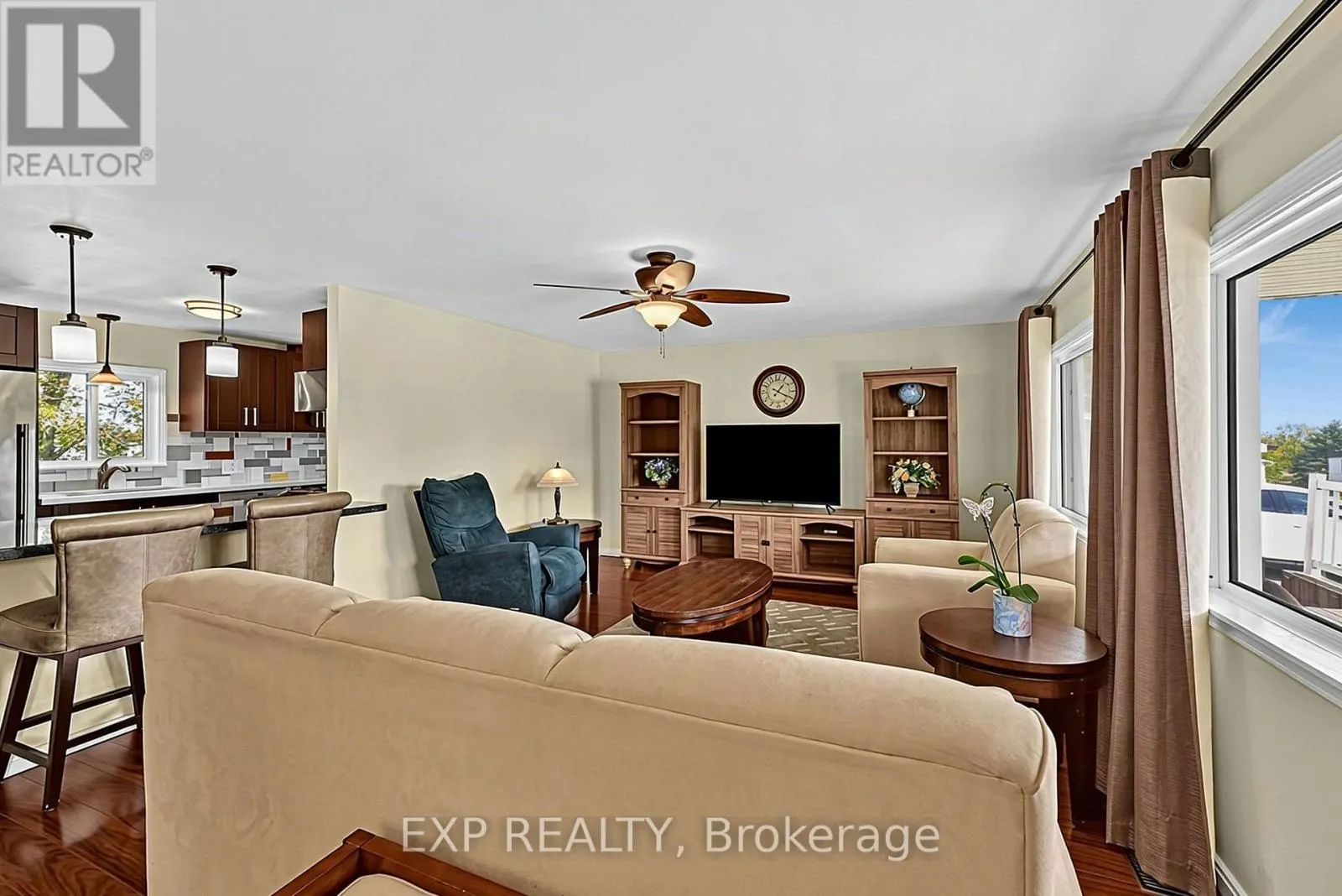 4 FAIRBIRCH COURT