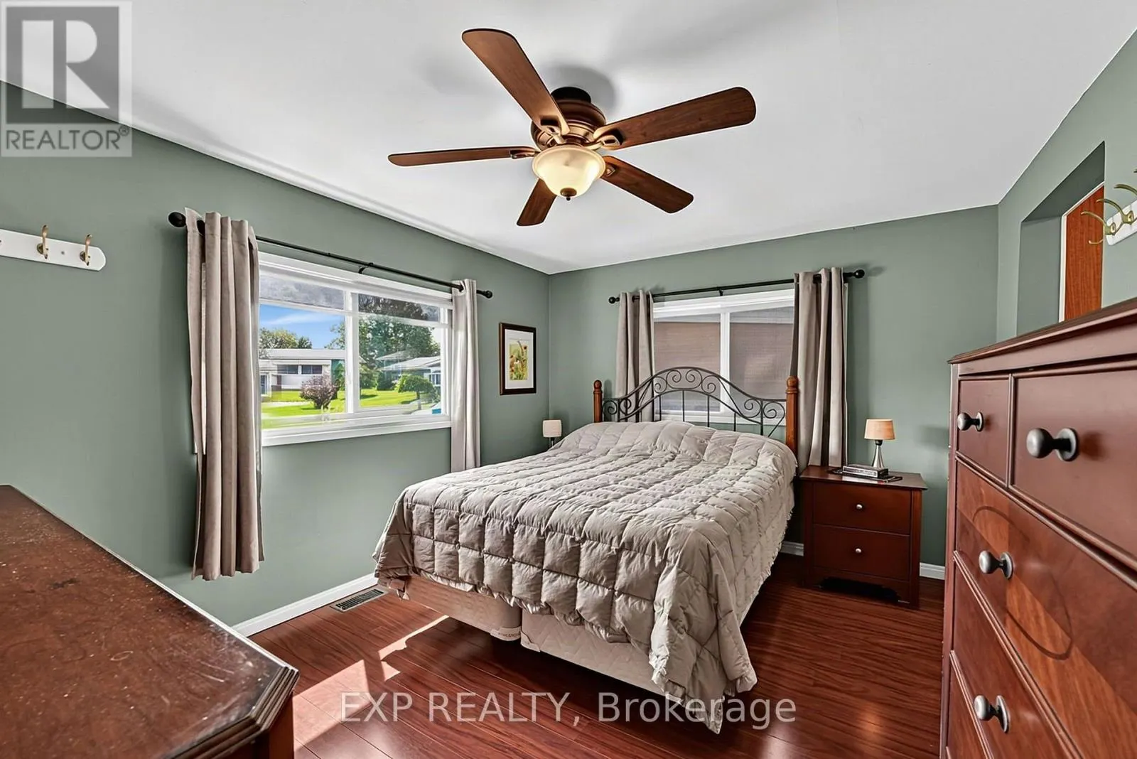 4 FAIRBIRCH COURT