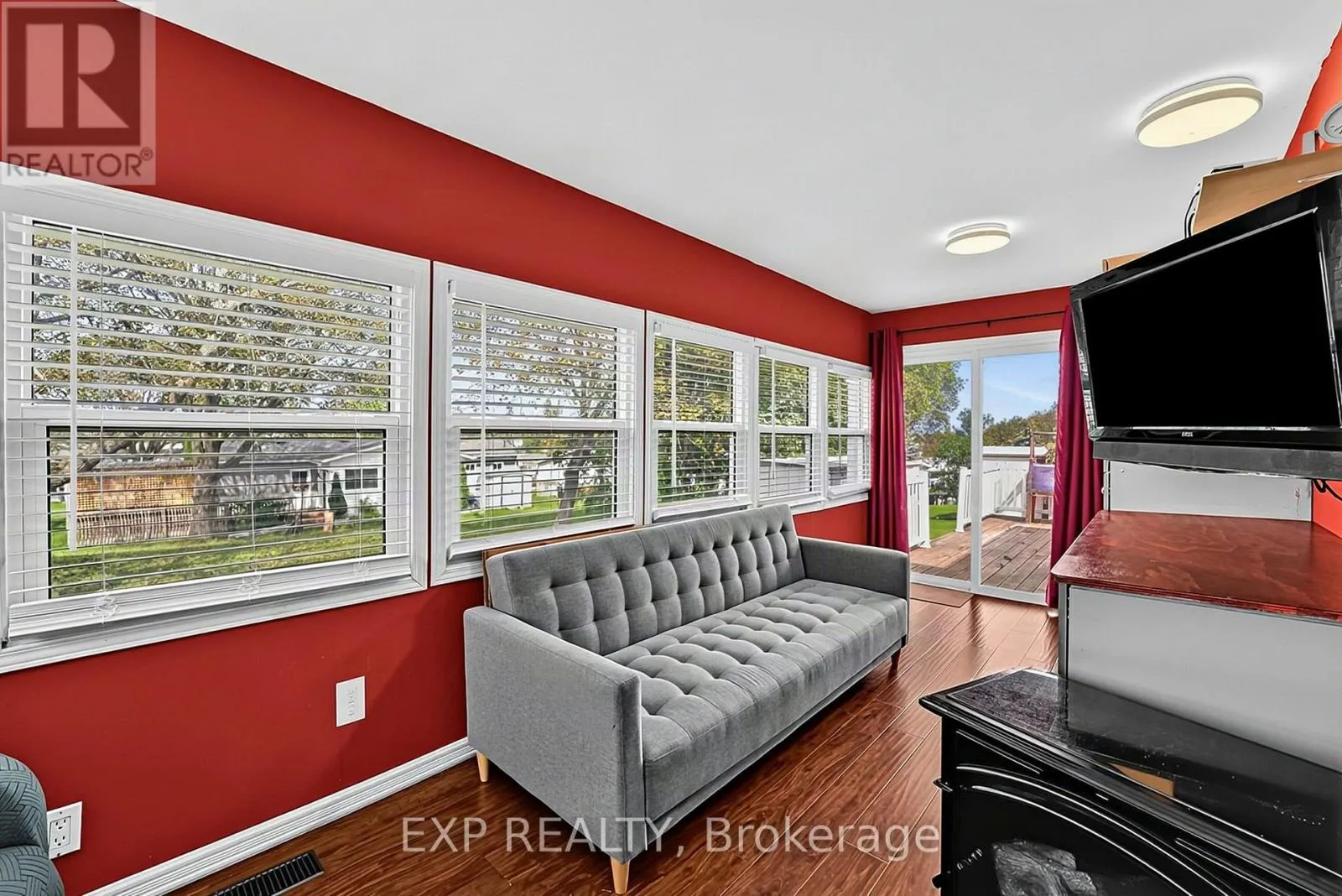 4 FAIRBIRCH COURT
