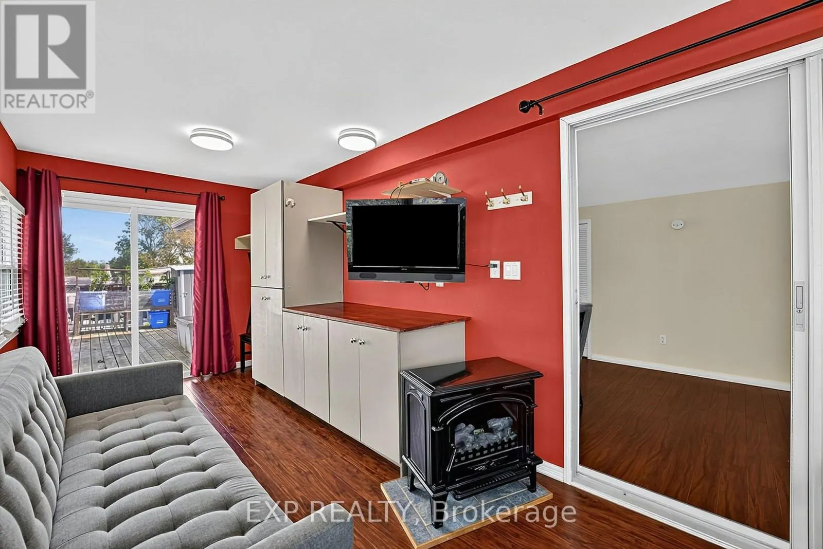 4 FAIRBIRCH COURT