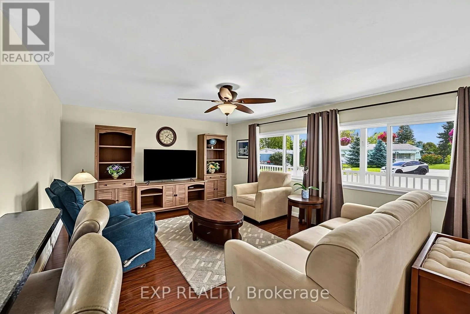 4 FAIRBIRCH COURT