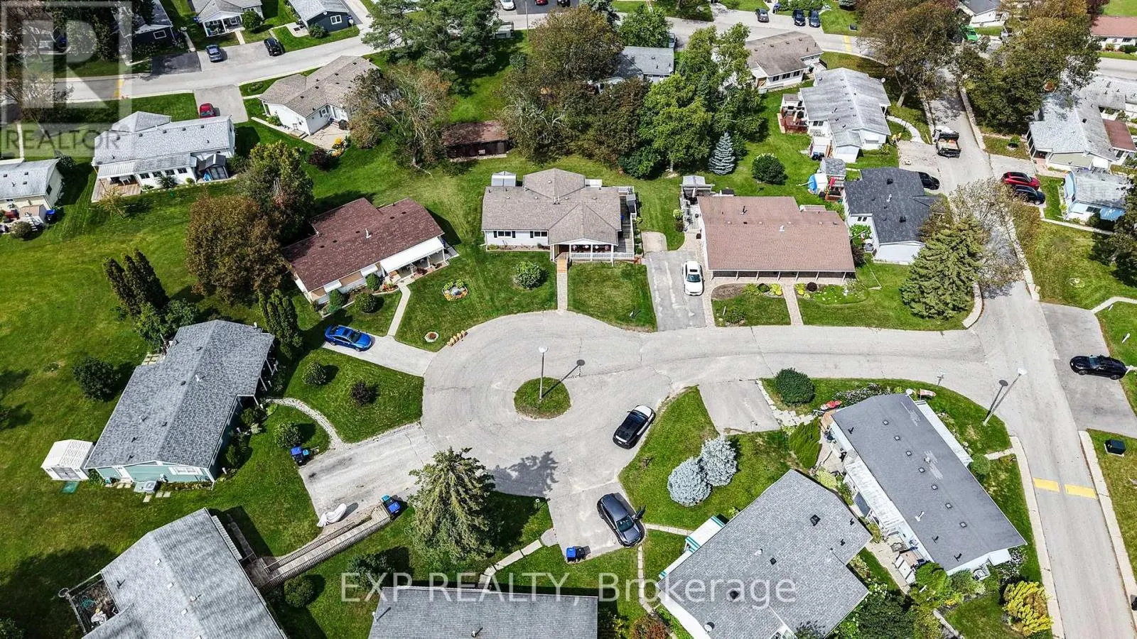 4 FAIRBIRCH COURT