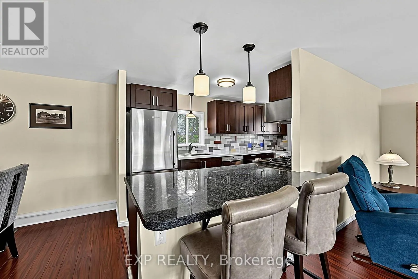 4 FAIRBIRCH COURT