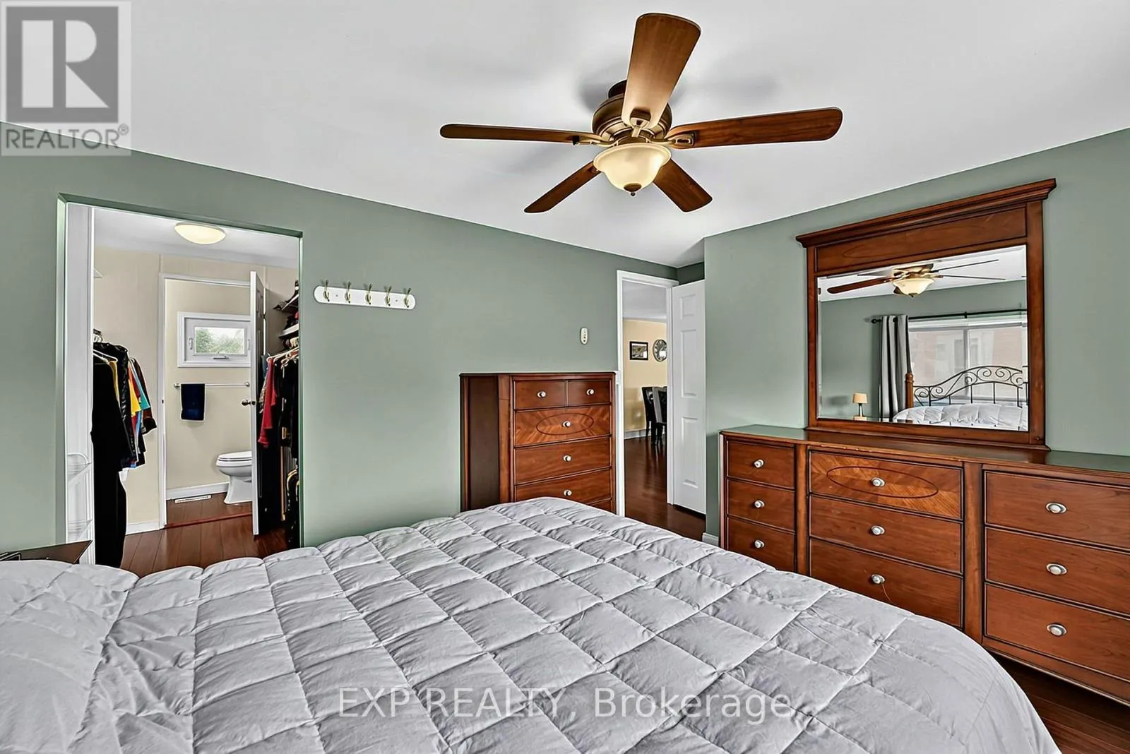 4 FAIRBIRCH COURT
