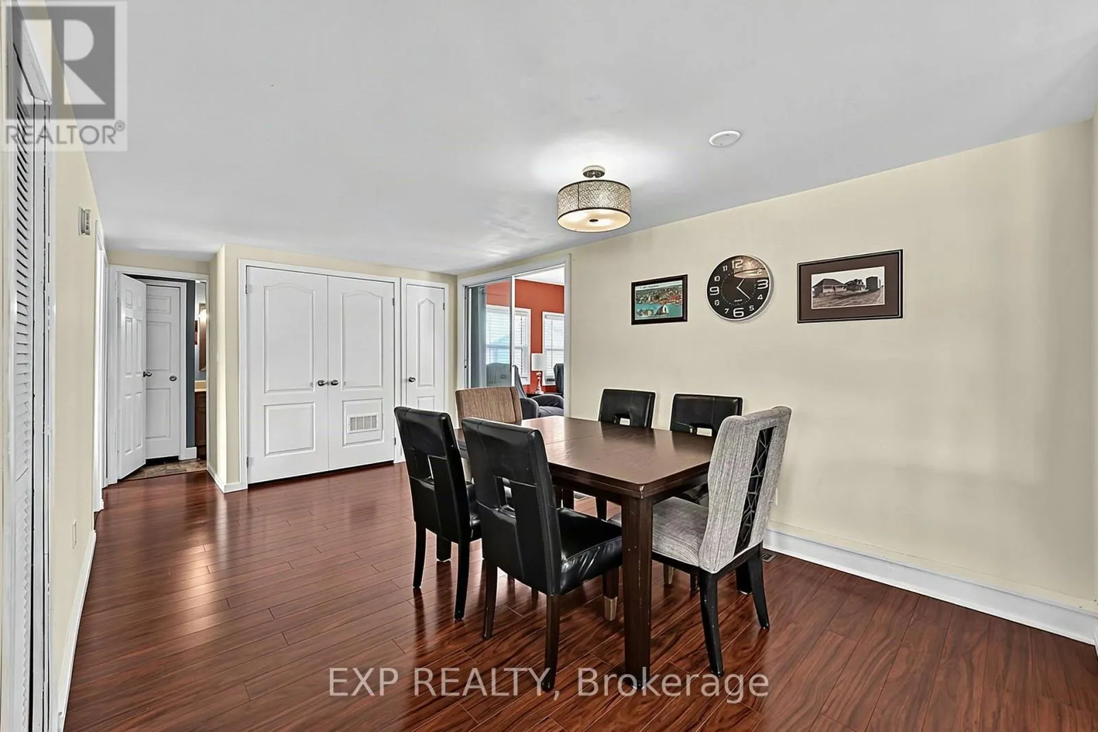 4 FAIRBIRCH COURT