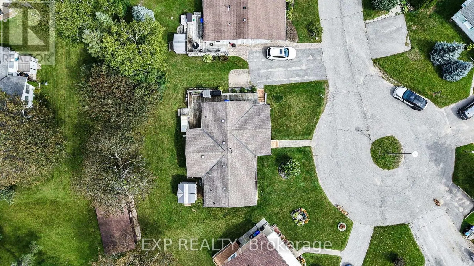 4 FAIRBIRCH COURT