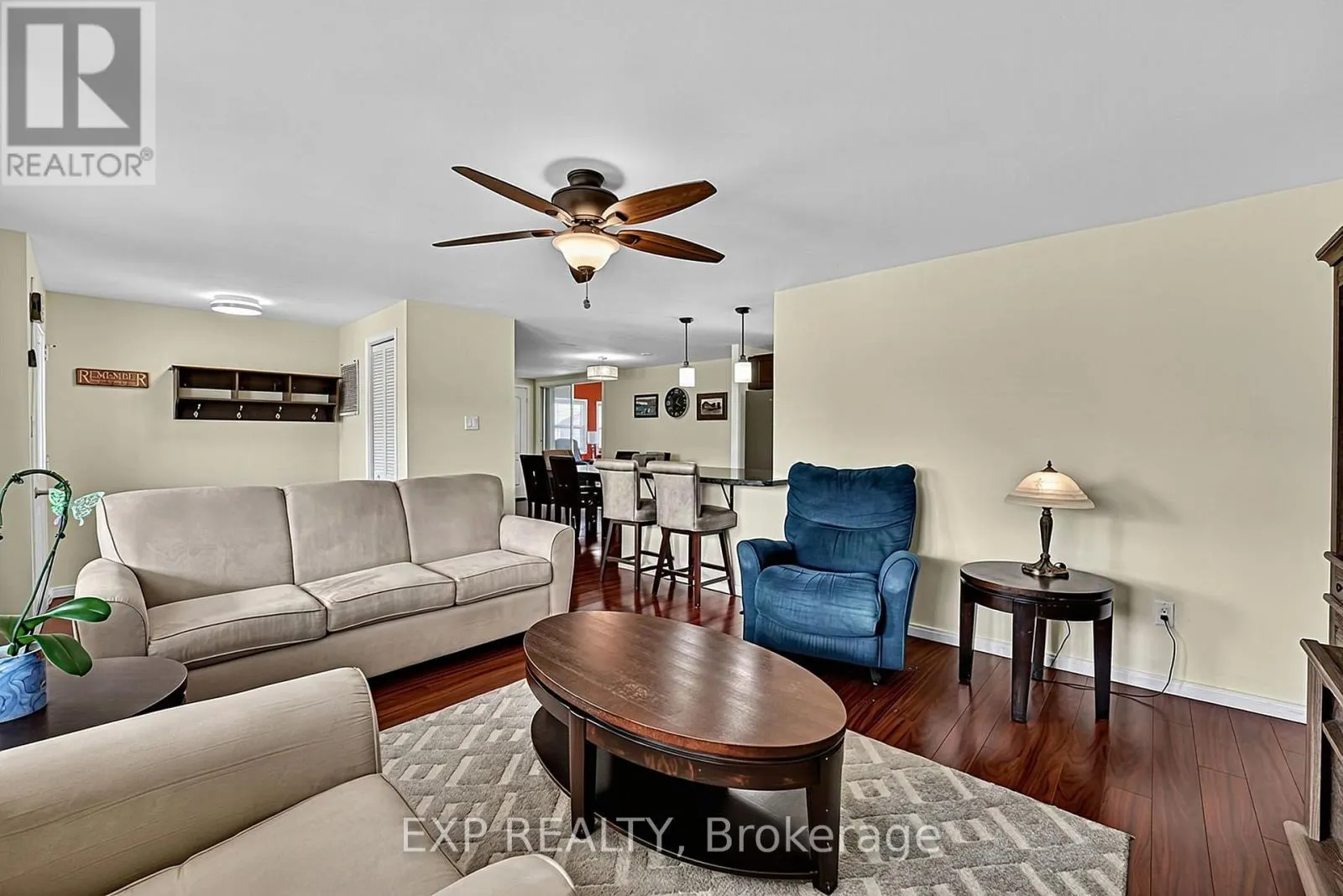 4 FAIRBIRCH COURT