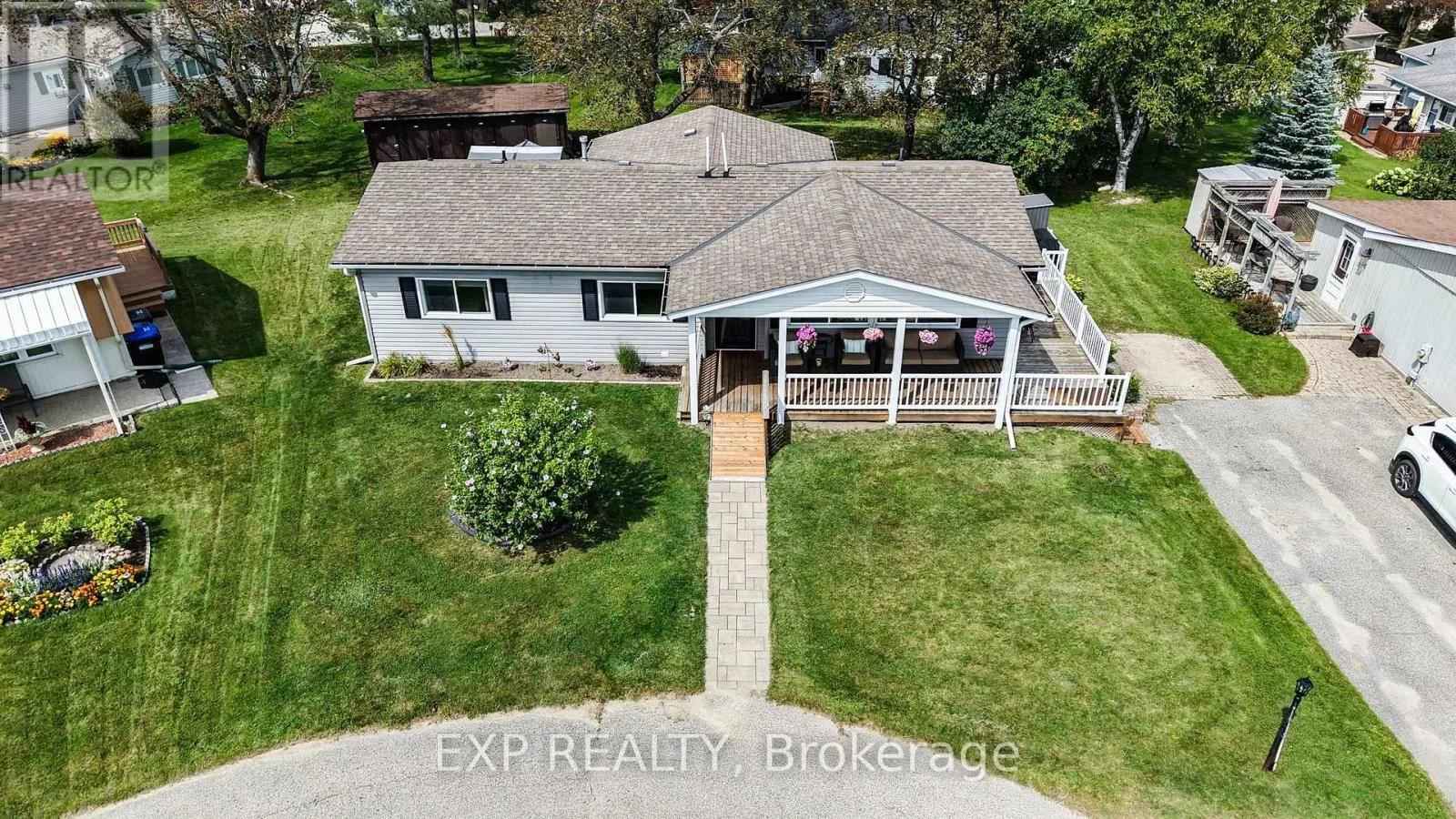 4 FAIRBIRCH COURT
