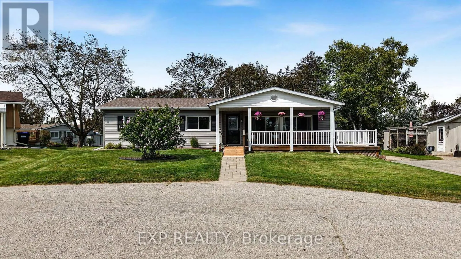 4 FAIRBIRCH COURT