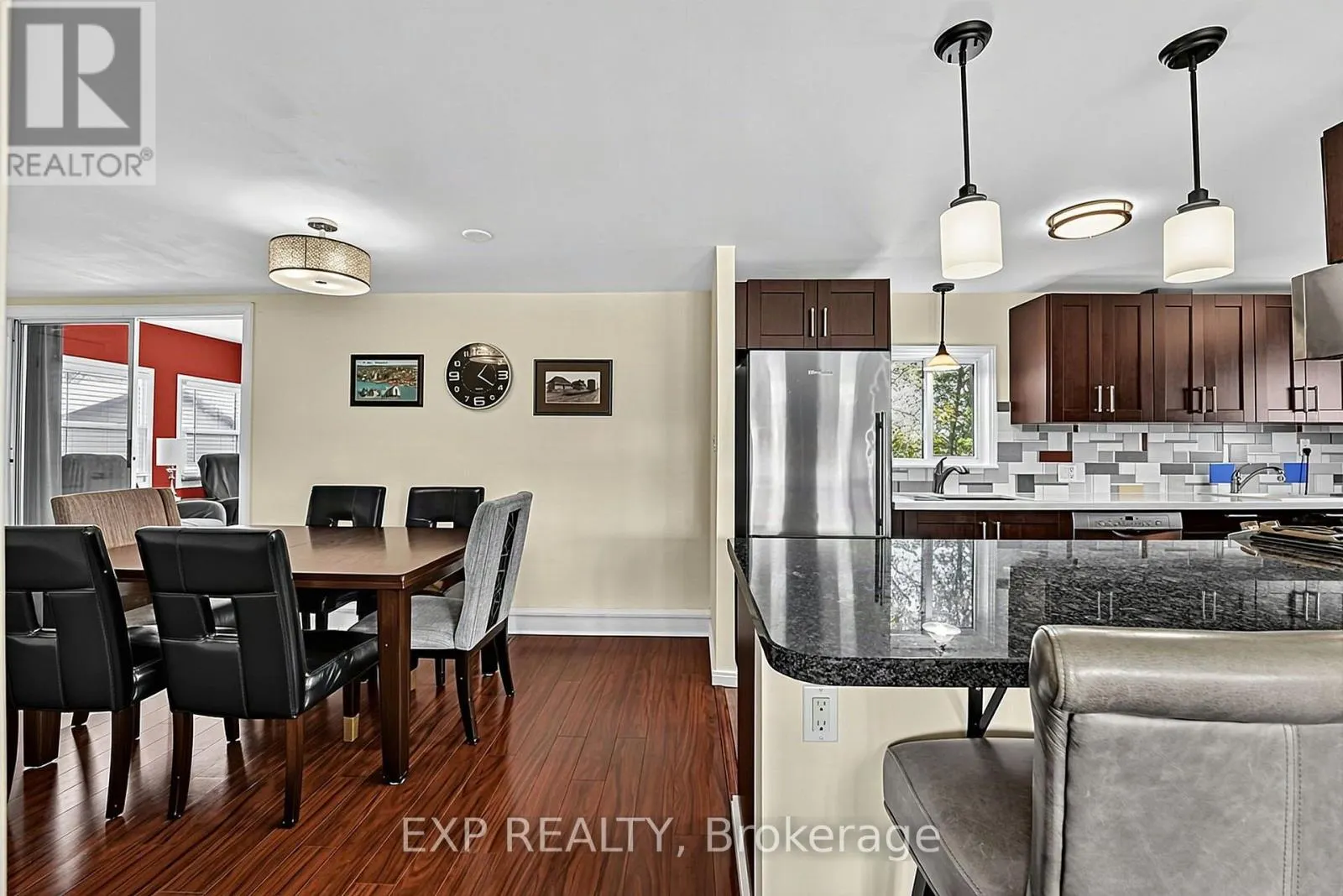 4 FAIRBIRCH COURT