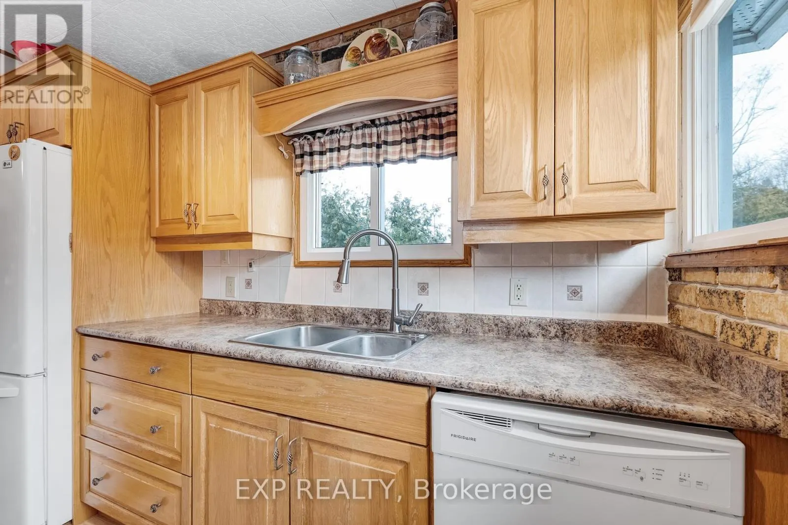 3909 RICHVIEW ROAD