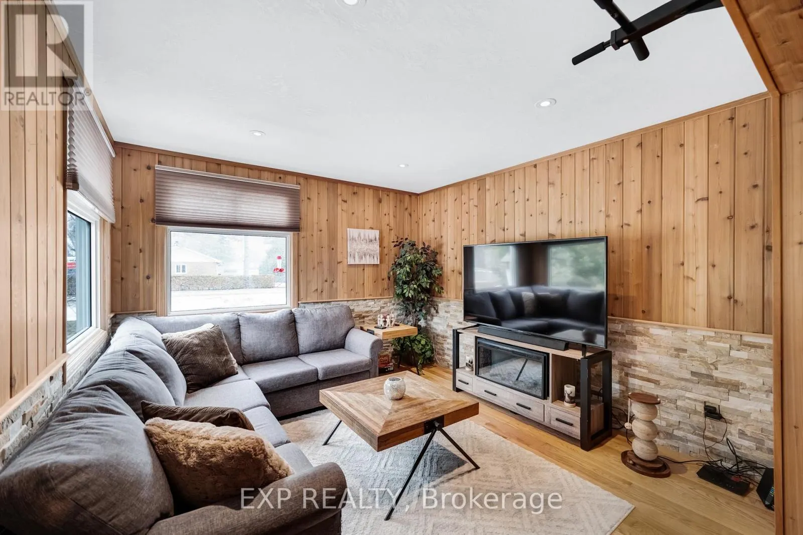3909 RICHVIEW ROAD