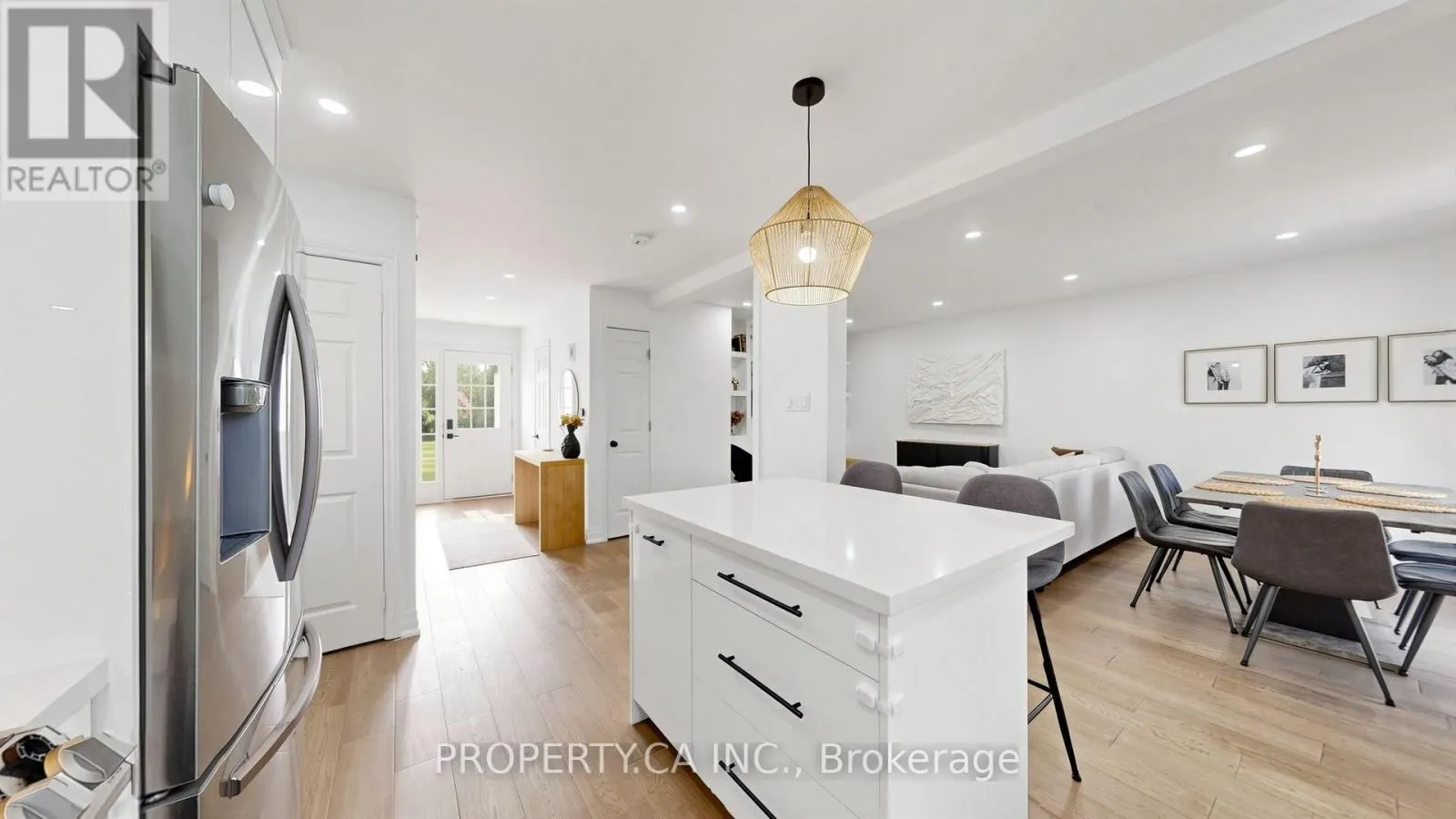 32 HODGINS AVENUE