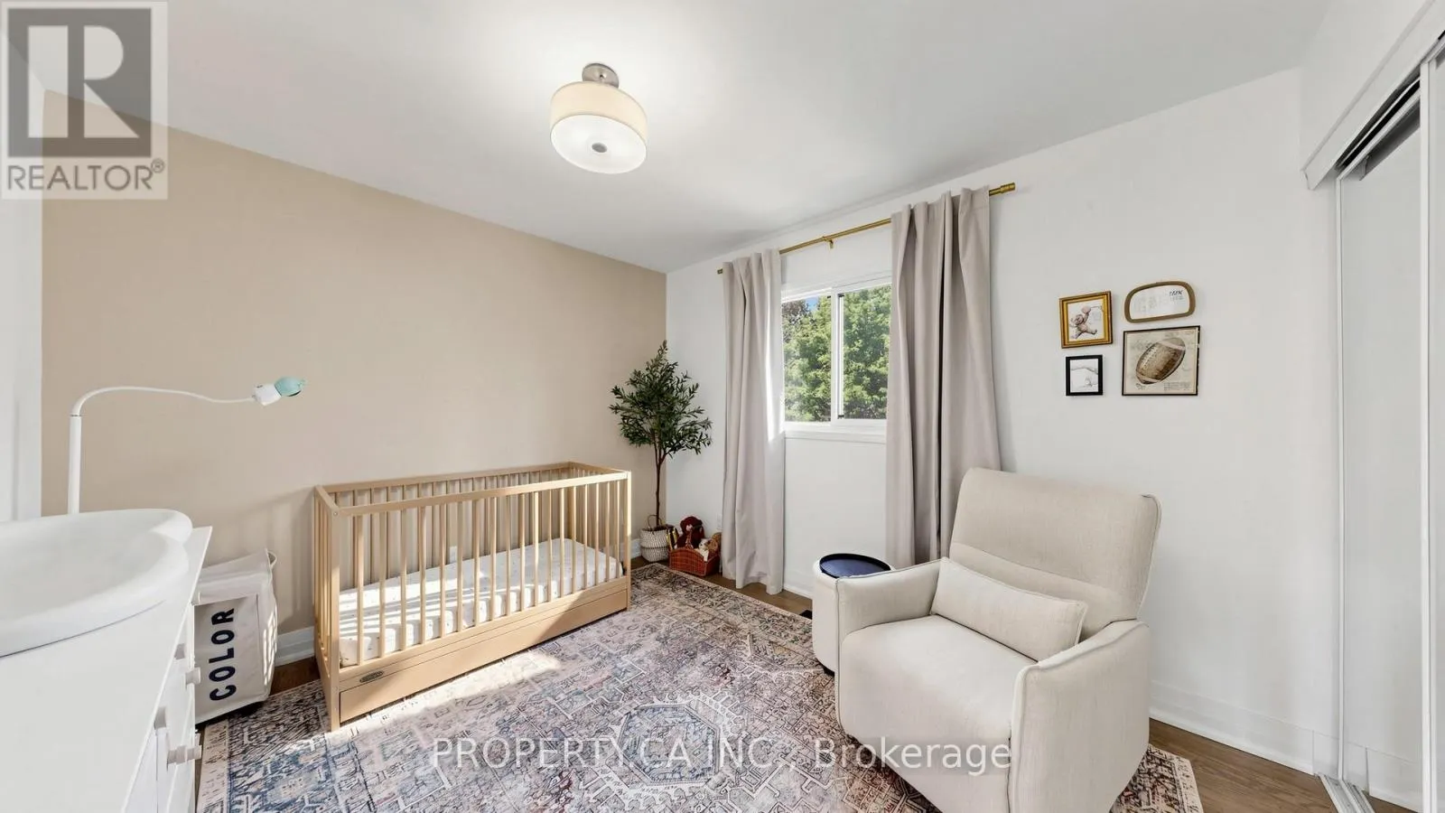 32 HODGINS AVENUE