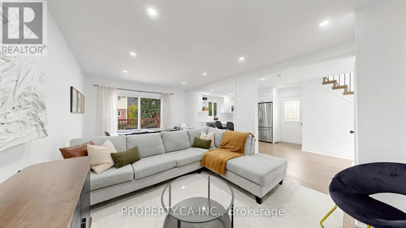 32 HODGINS AVENUE
