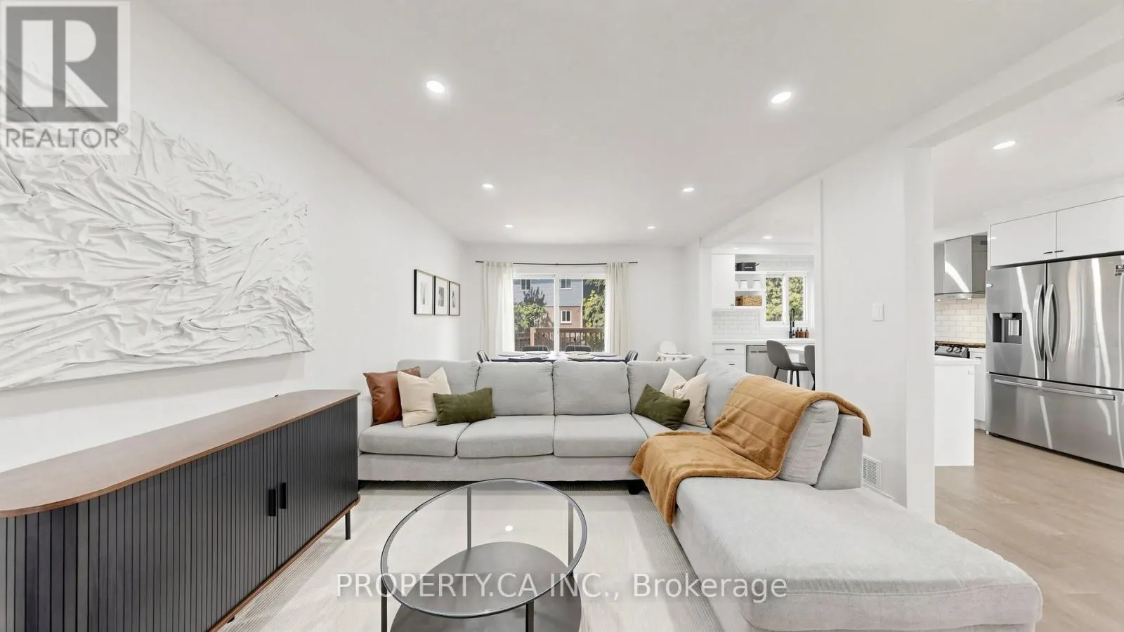 32 HODGINS AVENUE