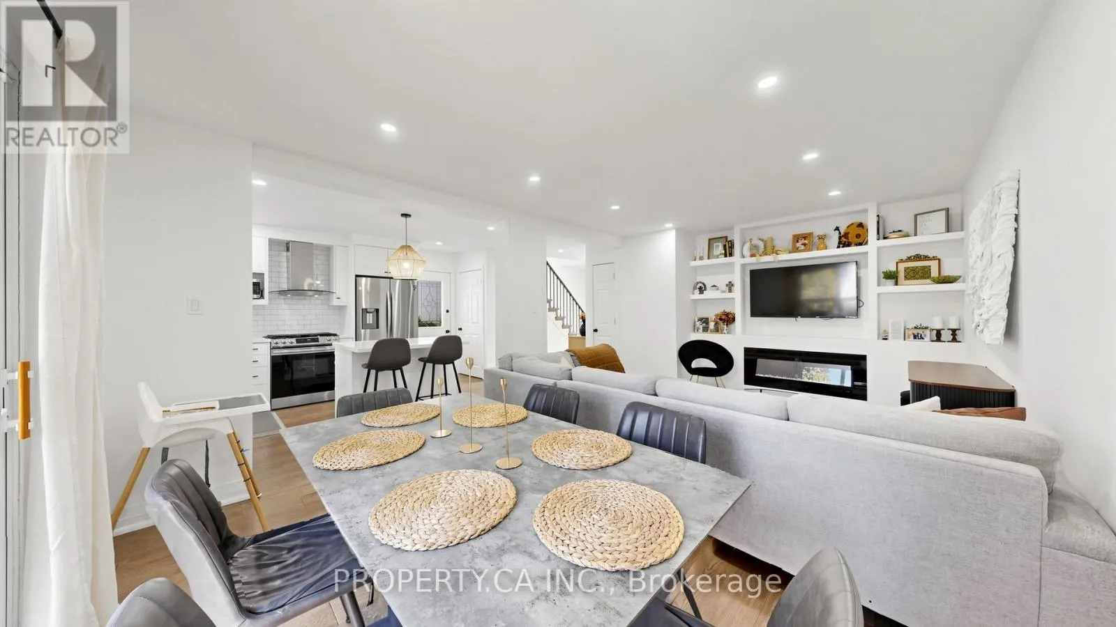 32 HODGINS AVENUE