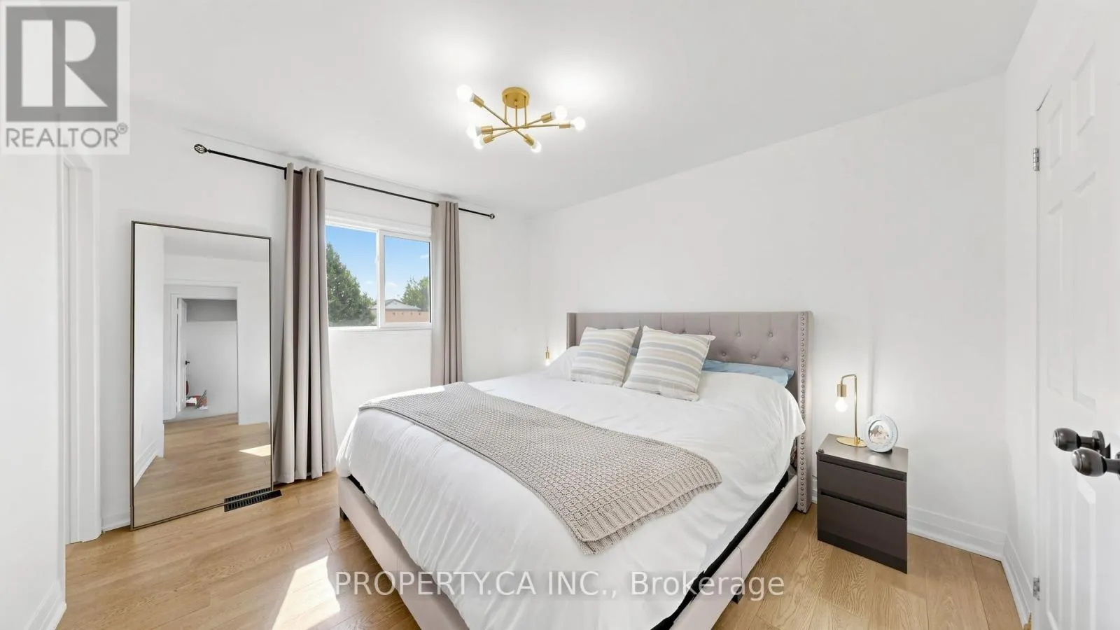 32 HODGINS AVENUE