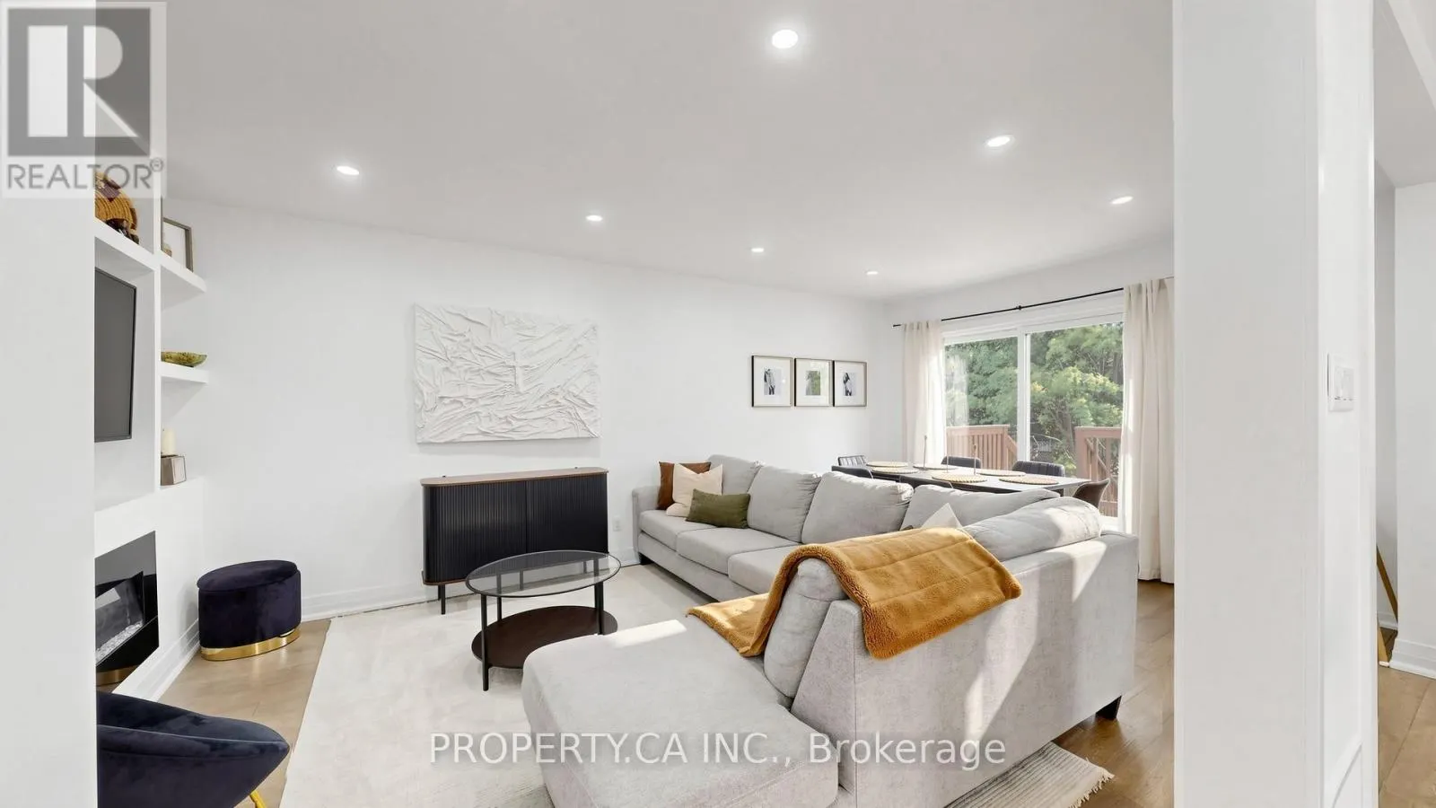 32 HODGINS AVENUE