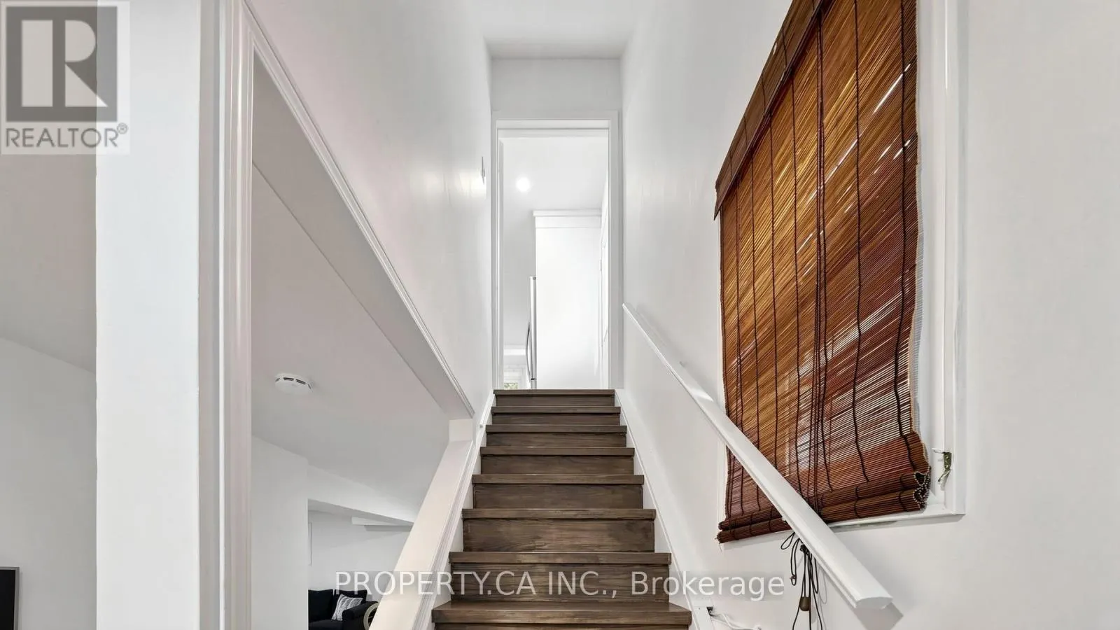 32 HODGINS AVENUE