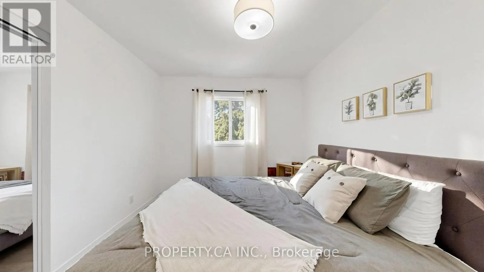 32 HODGINS AVENUE